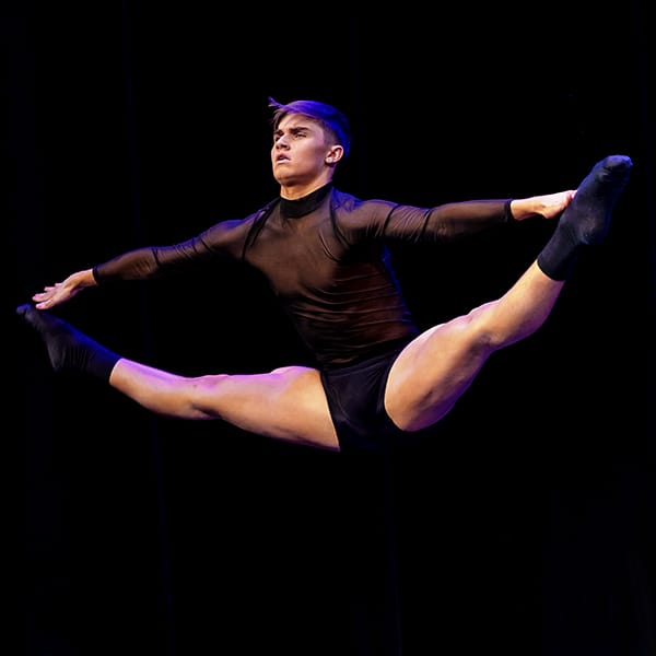 male-dancer-split-jump