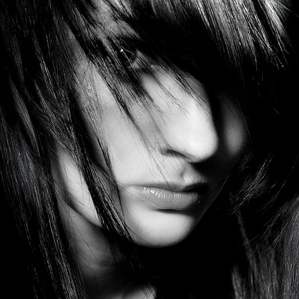 02_black-white-promo-actress