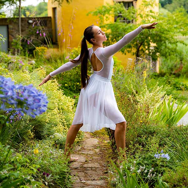 dancer-lyrical-pose-garden