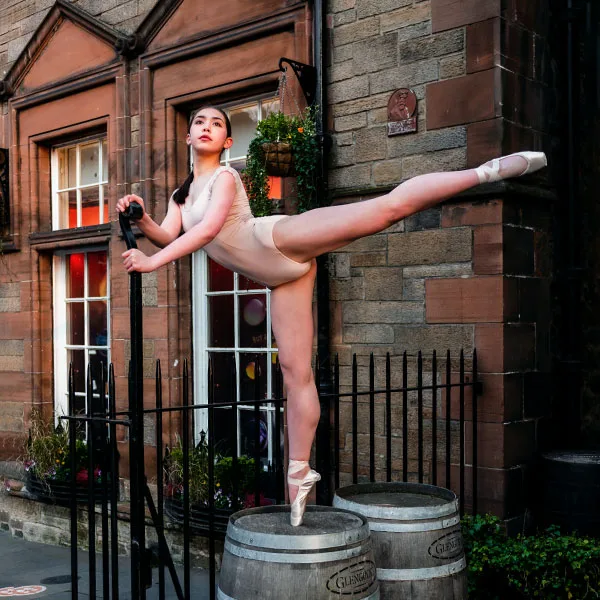 dancer-barrel-balance-portrait