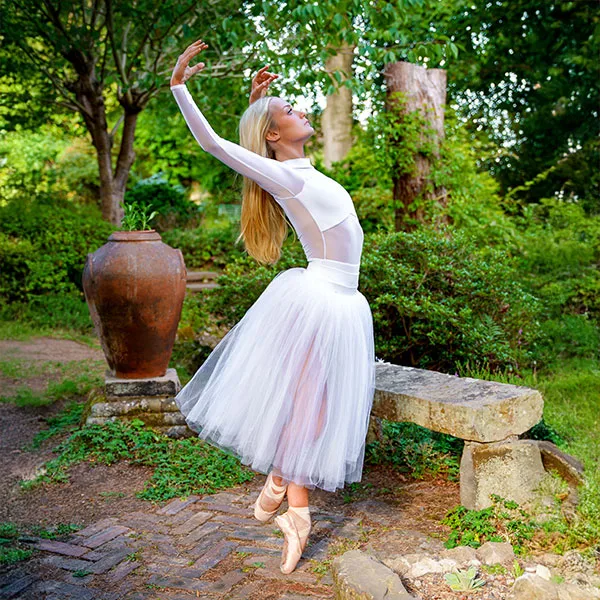 dancer_portrait_white_romantic