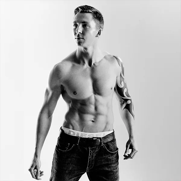 male_bodybuilder_bw
